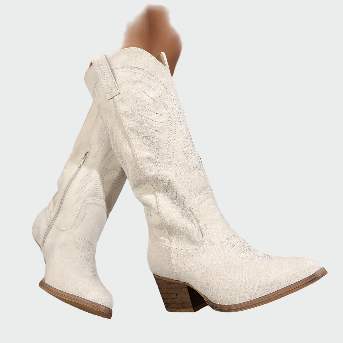 Neža – pärlitega kaunistatud cowboy saapad elegantsete tikanditega