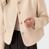 Elegantse joonega jakk
